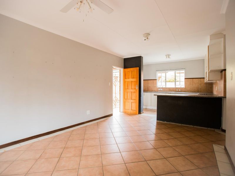 3 Bedroom Simplex with Private garden - Photo 5