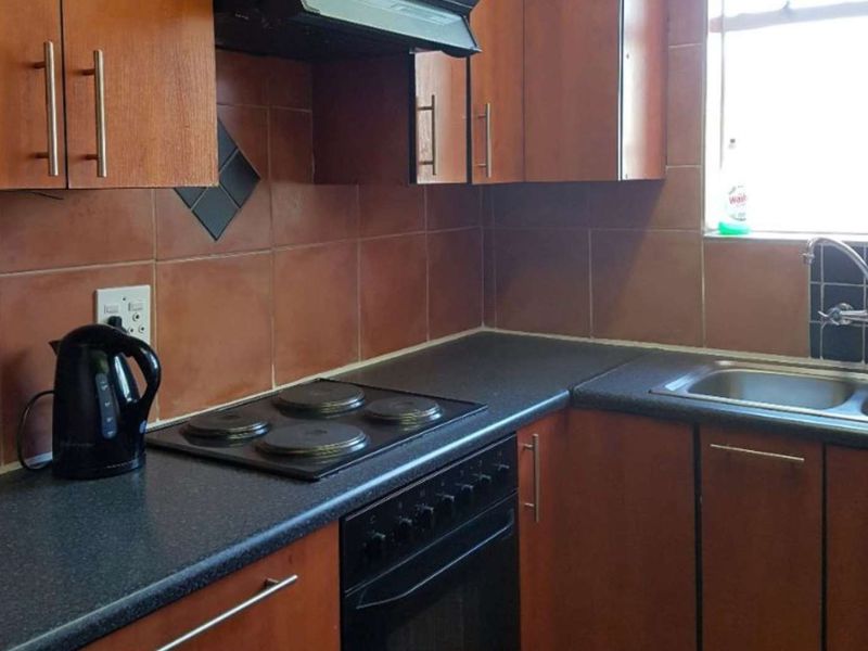 Live in Silverton's Heart: Spacious 2.5 Bed Apartment Awaits! - Photo 3