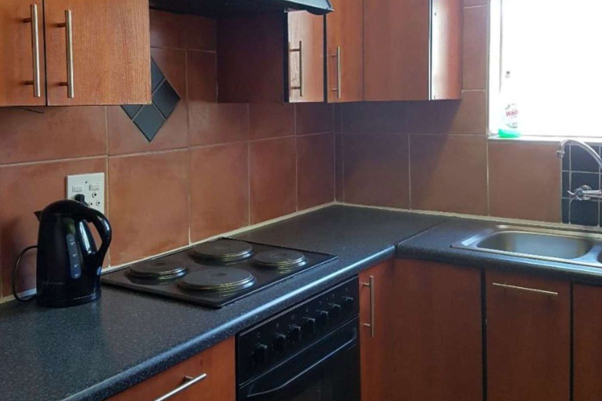 Live in Silverton's Heart: Spacious 2.5 Bed Apartment Awaits! - Photo 3