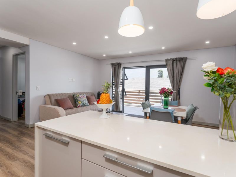 Spacious Balcony and stunning mountain views. - Photo 7