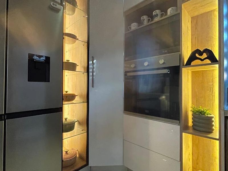 Modern 3 Bedroom, 2 Bathroom Home in Dawn Park - Photo 5