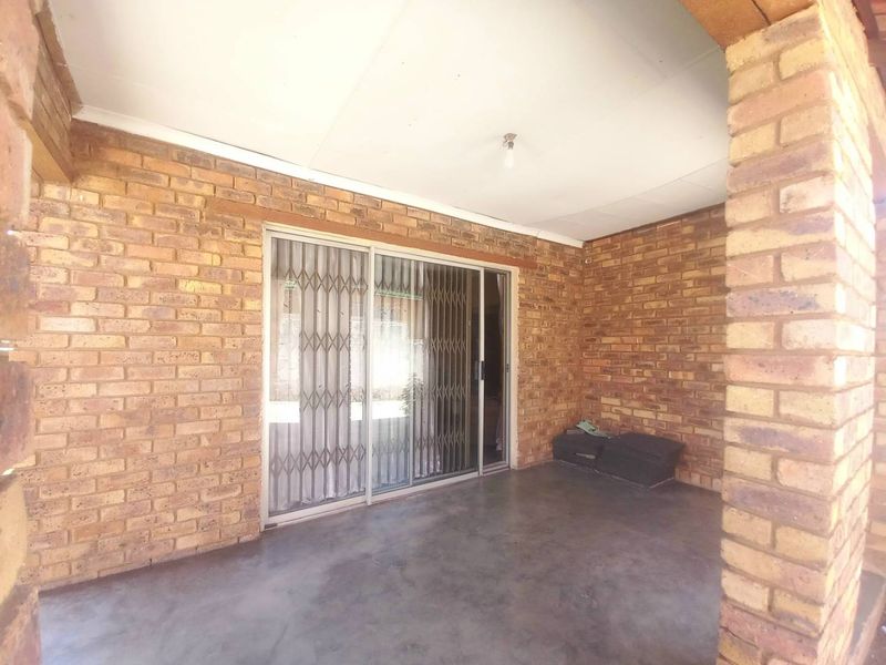 Three bedroom house for sale in Mabopane Morula view - Photo 3