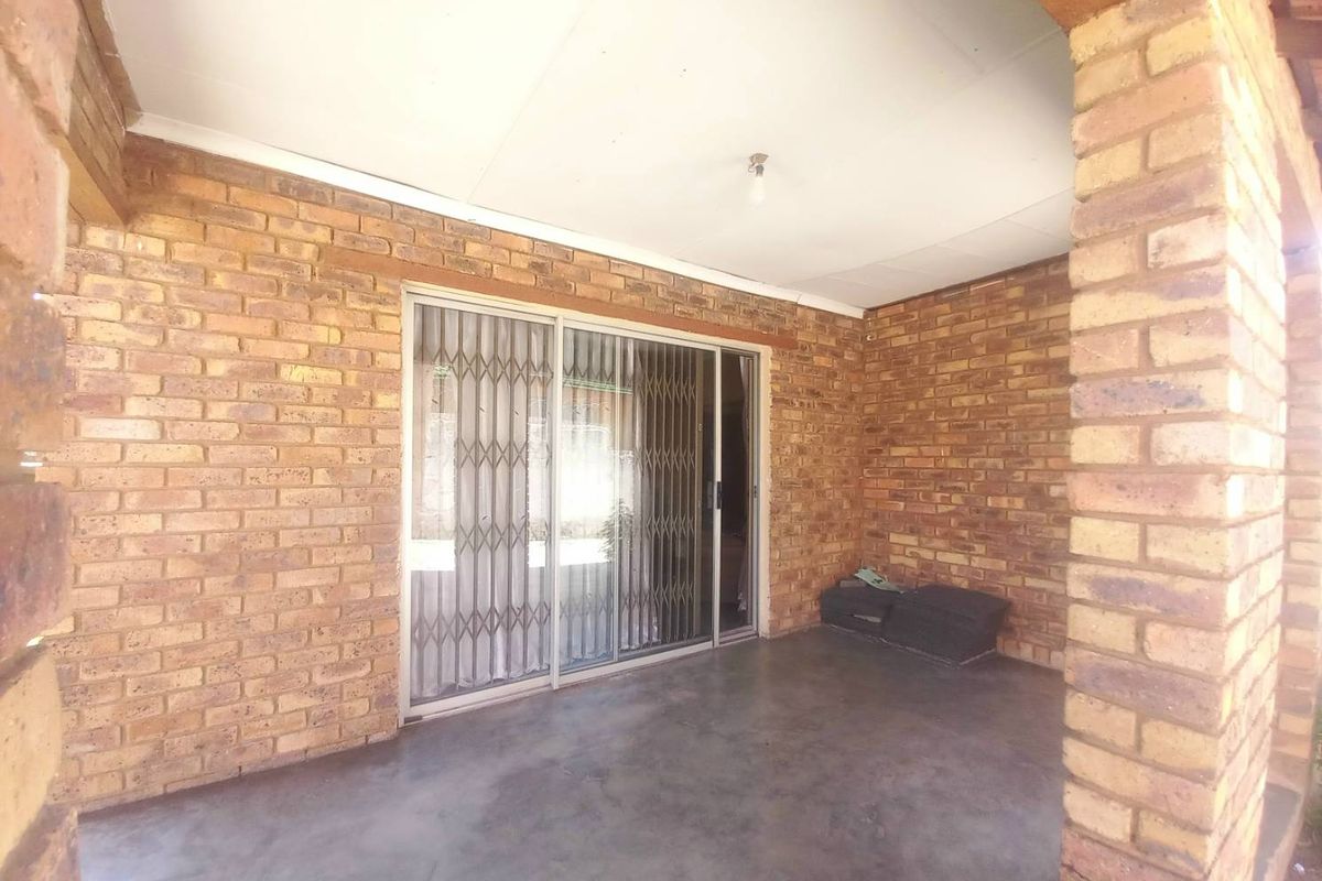 Three bedroom house for sale in Mabopane Morula view - Photo 3