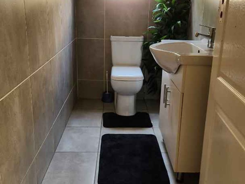5 Bedroom Family Home For Sale in Ninapark - Photo 9