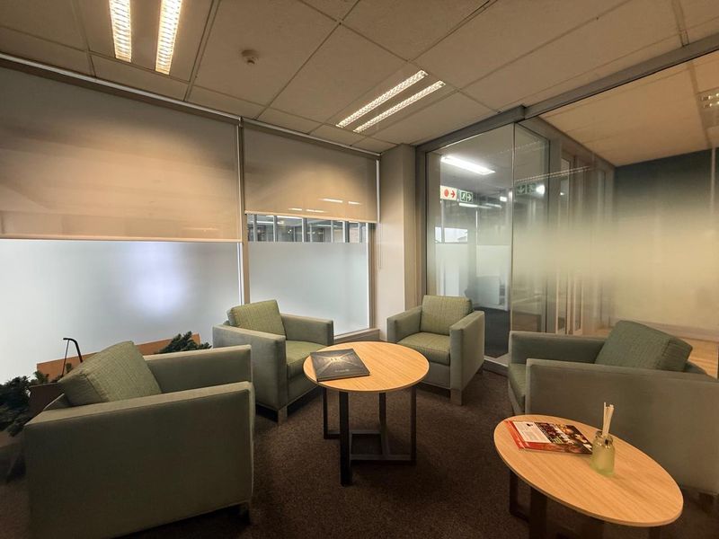 Oxford Corner Rosebank presents an exceptional 2nd floor office space of 475m2 - Photo 5
