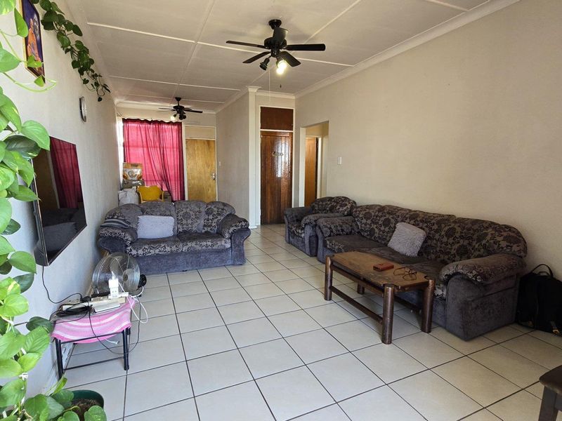 1 Bedroom Apartment / Flat for Sale in South Crest - Photo 2