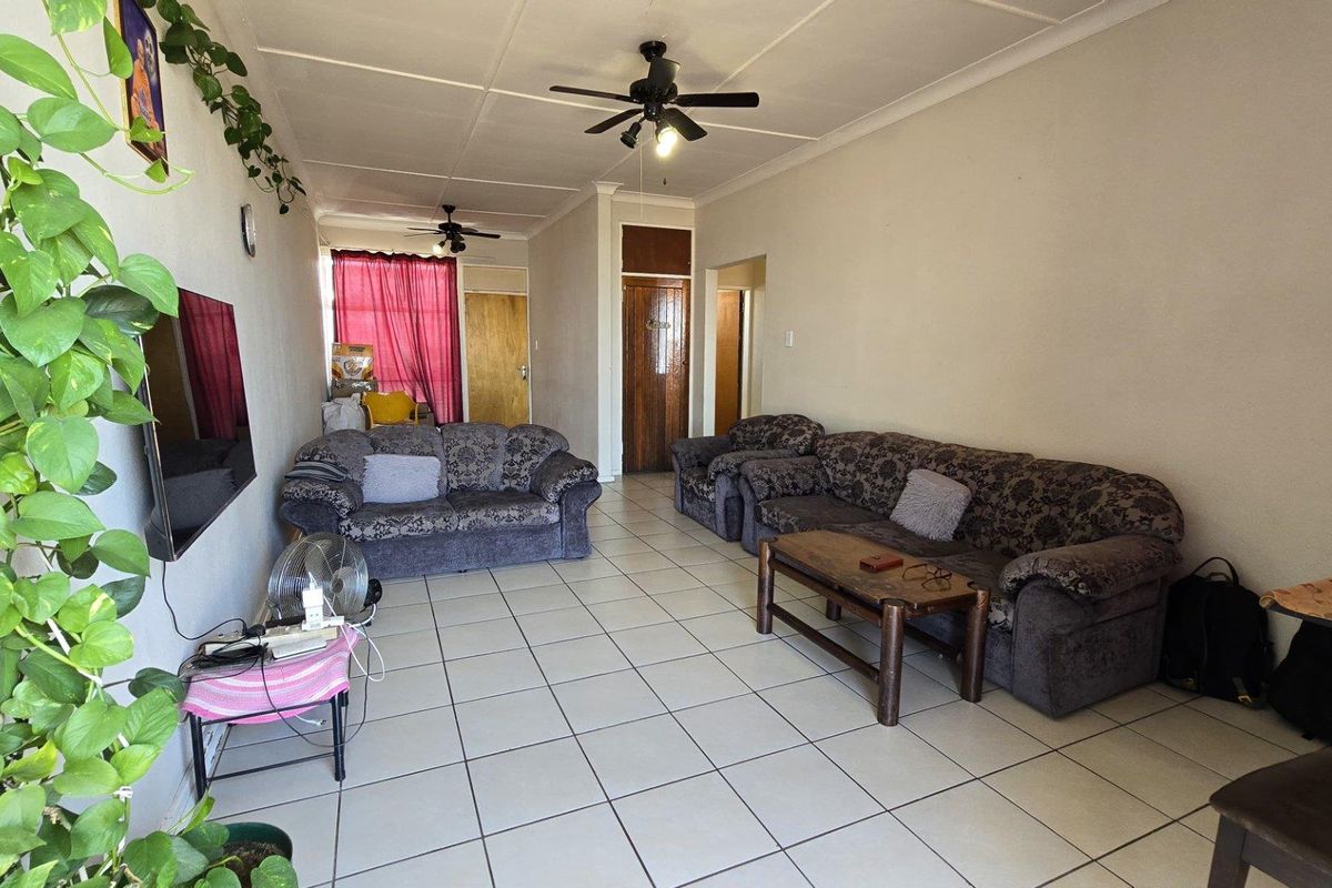 1 Bedroom Apartment / Flat for Sale in South Crest - Photo 2