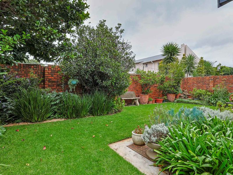 Secure 3 Bedroom Townhouse with Private Garden in a Well-Maintained Complex - Photo 3