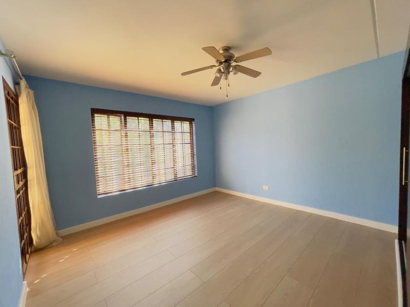 Ground Floor Gem with a Private Garden – Freshly Renovated & Move-In Ready! - Photo 5