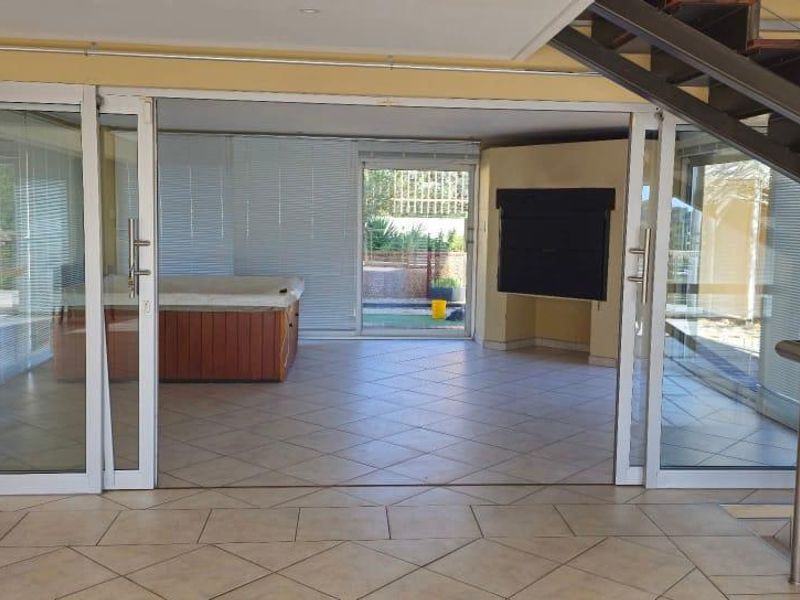 Architecturally designed Jet Setter Home. - Photo 3