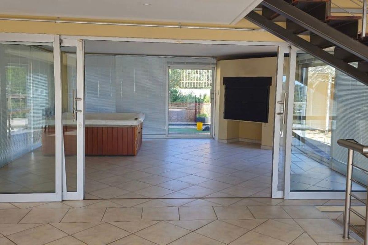 Architecturally designed Jet Setter Home. - Photo 3