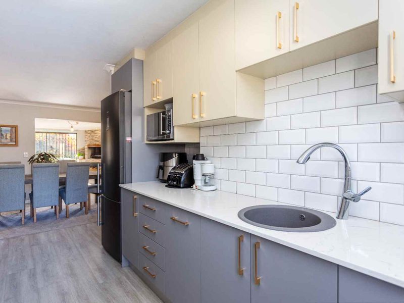 Extraordinary Dual-Living Home For Sale In Edgemead - Photo 8