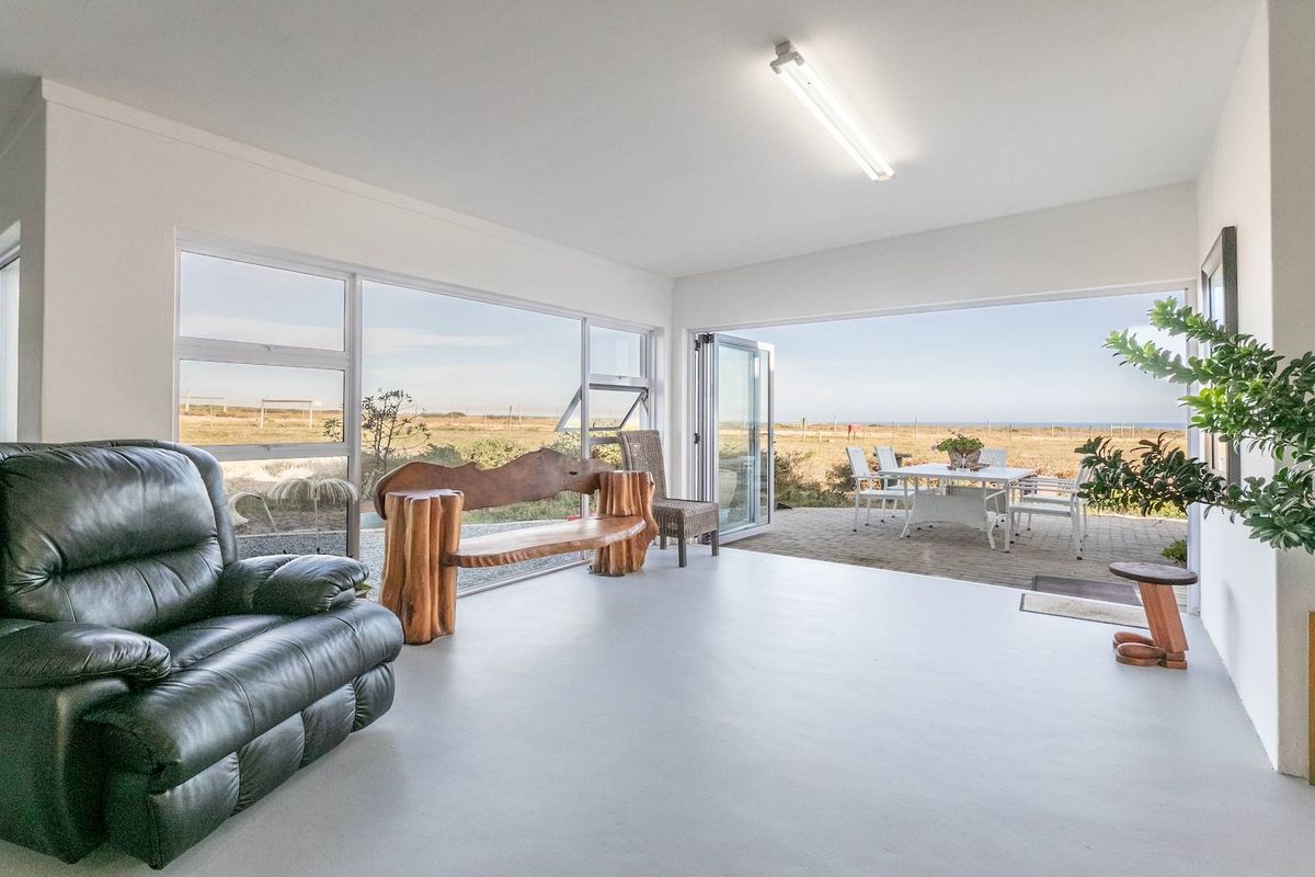 Modern Spacious Living at the Beach with Sea Views - Photo 5