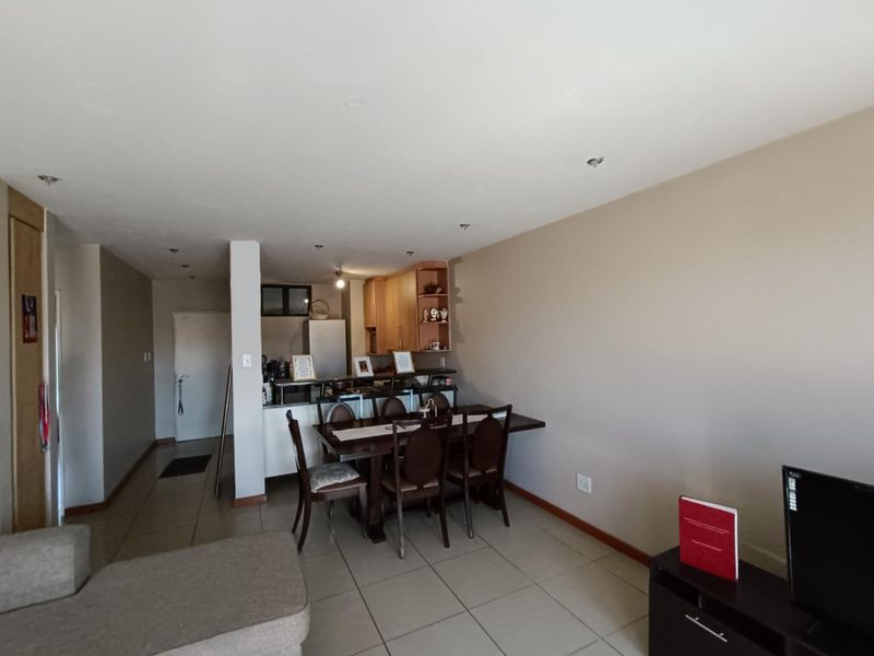 ROOIHUISKRAAL NORTH - 2 BED - 2 BATH - 2 LIVING AREAS - Photo 4