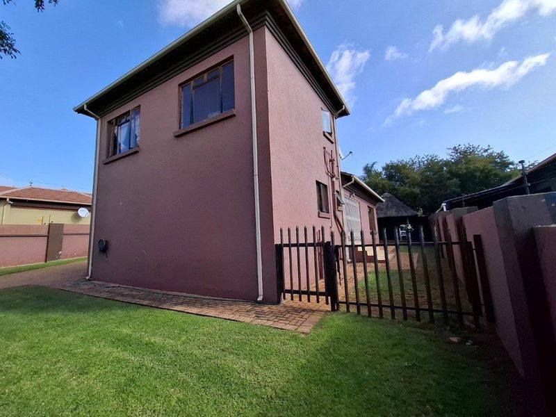 Time to Buy? Family home in Aerorand available.... - Photo 8