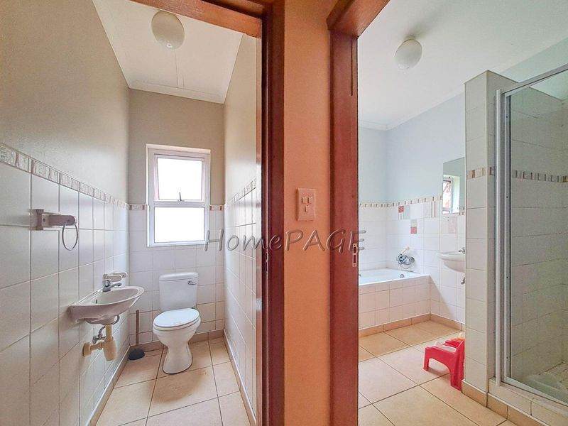 Fairway Estates, Walvis Bay:  3 Bedr Home with 3 Bedr Flat on offer - Photo 9