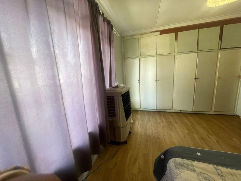 OLD ACADEMIA GOLDEN OLDIE AWAITING TO BE TRANSFORMED - Photo 6