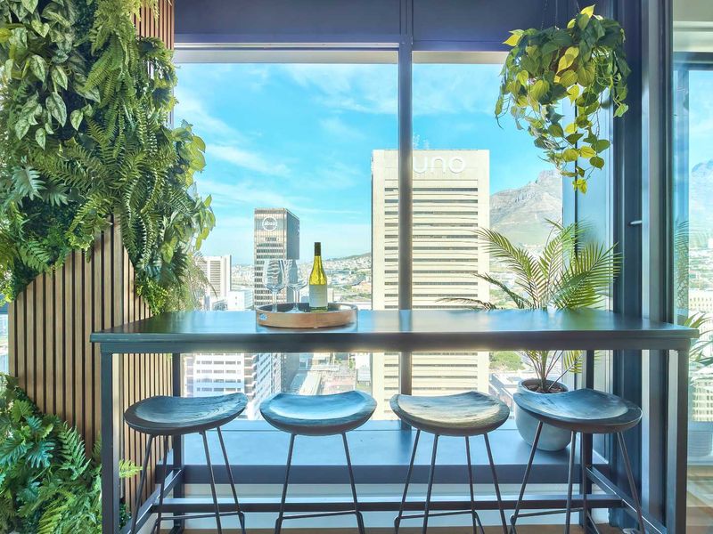 Spectacular 3-Storey Penthouse, Pool & Views! - Photo 10