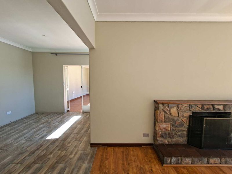 4 Bedroom2 Bathroom Cluster with its own pool - Photo 7