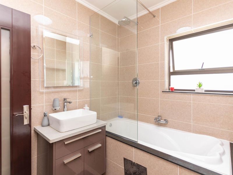 Apartment Close To Amenities - Photo 3