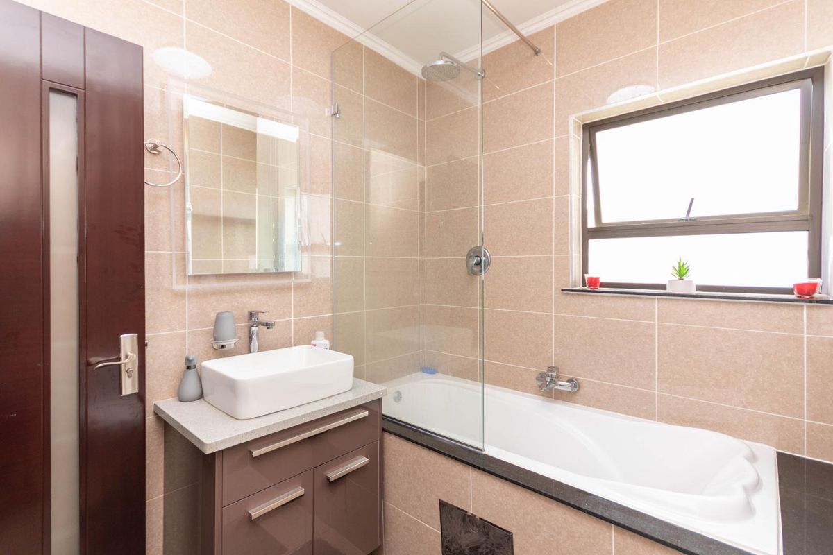 Apartment Close To Amenities - Photo 3