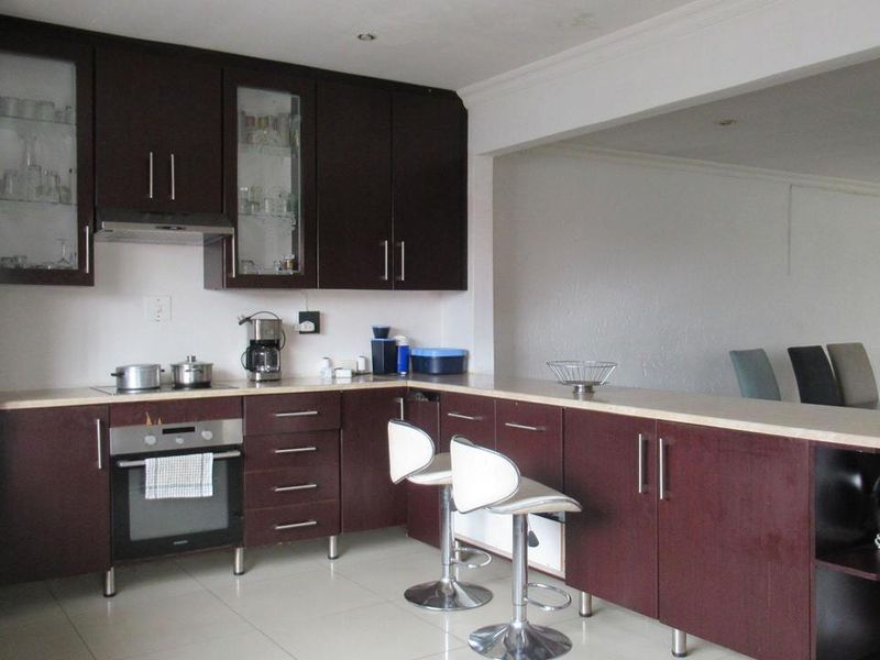 3 Bedroom House for sale in Mondeor - Photo 4