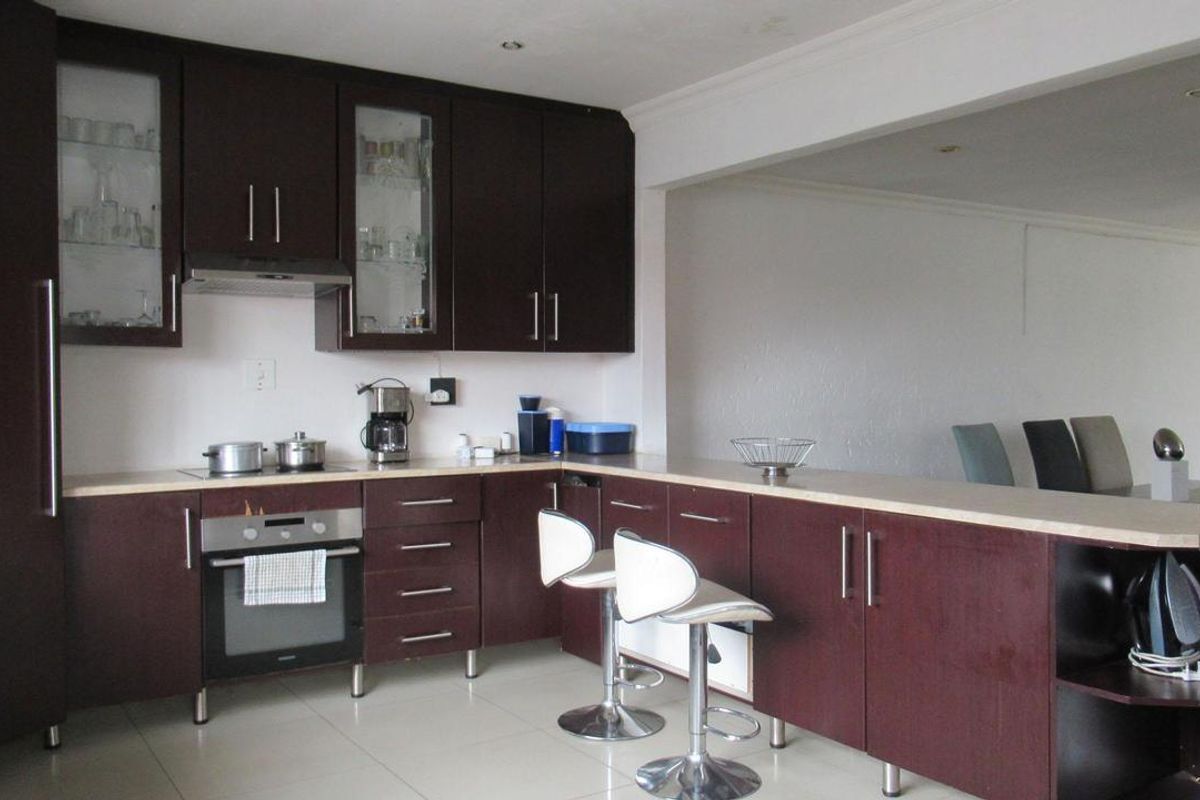 3 Bedroom House for sale in Mondeor - Photo 4