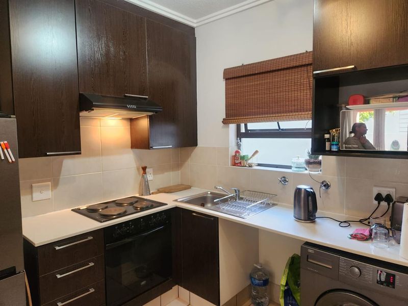 1 Bedroom Apartment with Private Garden in Secure Lonehill Estate - Photo 3