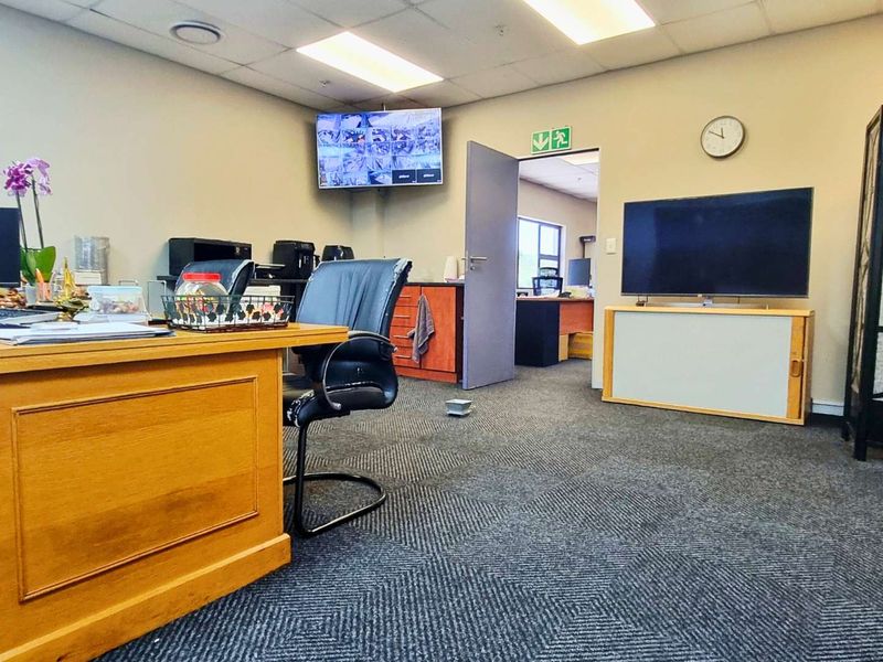 Sprinklered Dock-Loaded 2,730.79m2 Facility to Let | Glen Anil / Northfield - Photo 10