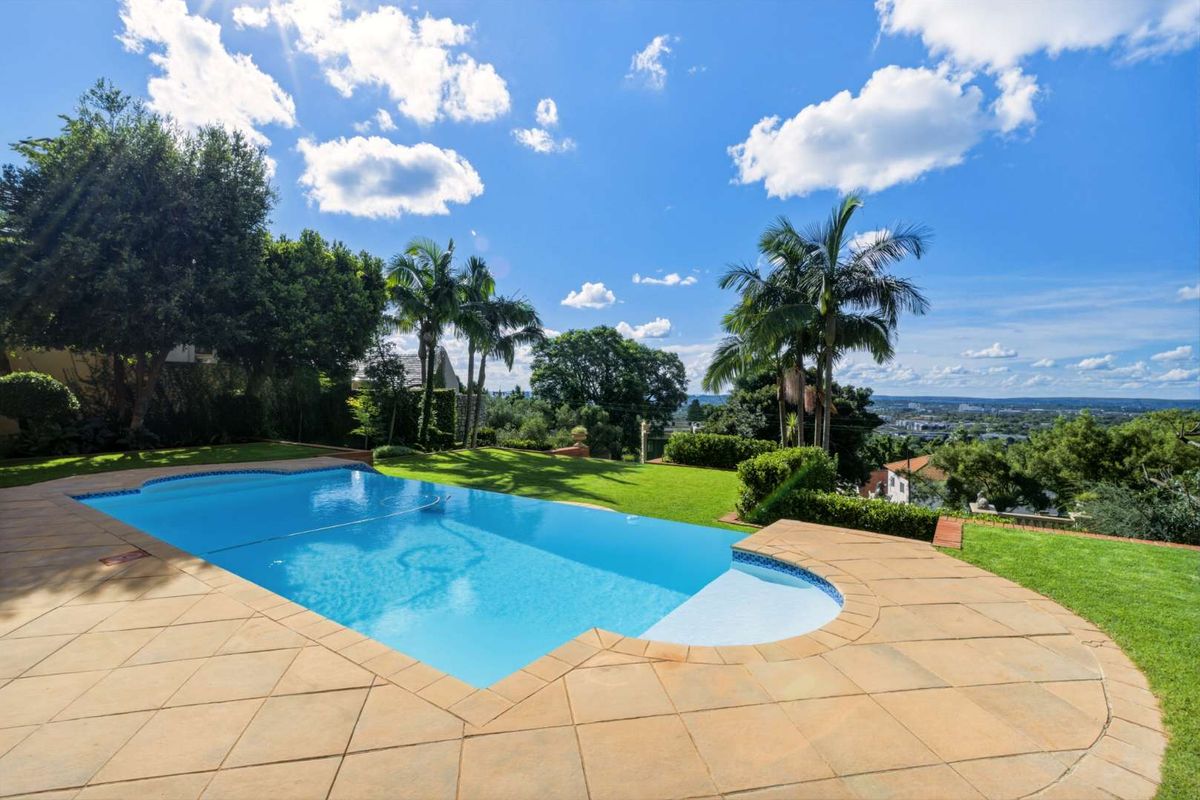 Prestigious 5-Bedroom Estate in Silver Oak Place, Waterkloof - Photo 4
