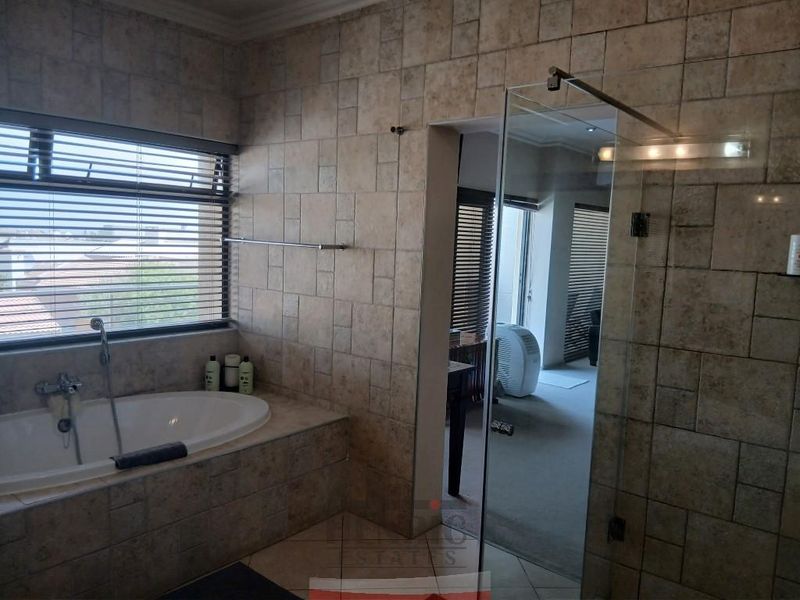 No words can do this house justice in terms of elegance, space & style - Photo 10