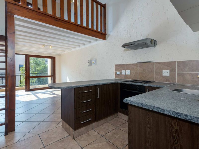 TOP FLOOR LOFT APARTMENT, BOASTING LOADS OF NAURAL LIGHT AND IN A FANTASTIC LOCATION - Photo 2