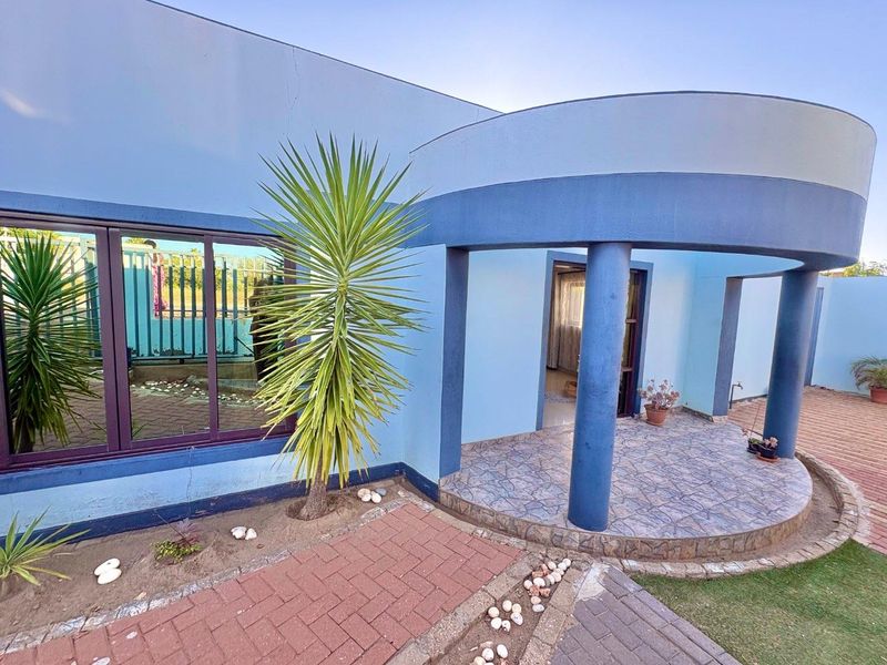 3 Bedrooms House For Sale in Khomasdal - Photo 2