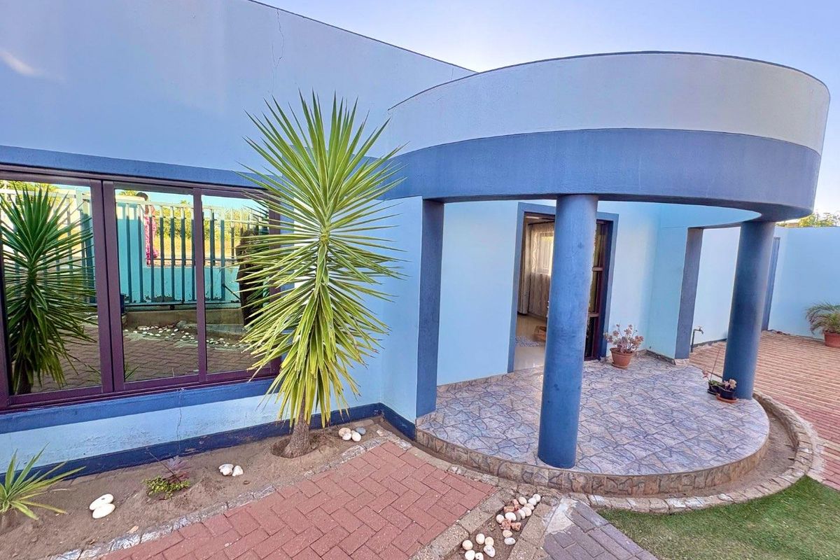3 Bedrooms House For Sale in Khomasdal - Photo 2