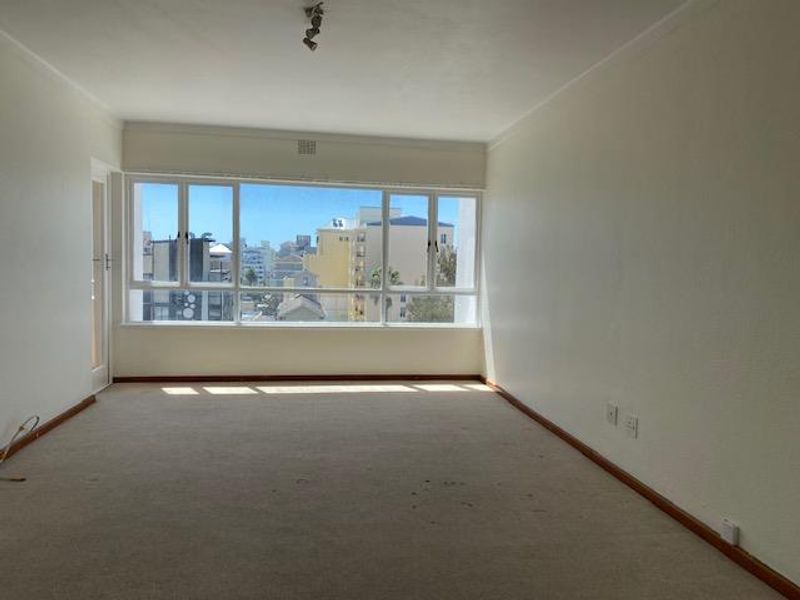 UNFURNISHED 2 Bedroom Apartment in security complex - Photo 2