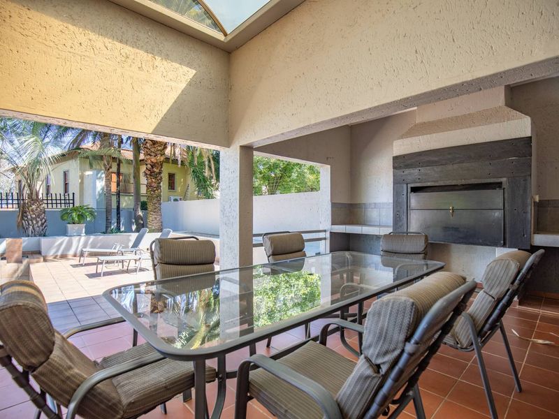 Magnificent 3 bedroom furnished Property in Waterkloof Ridge!  Ideal for an Embassy or Executive. - Photo 5