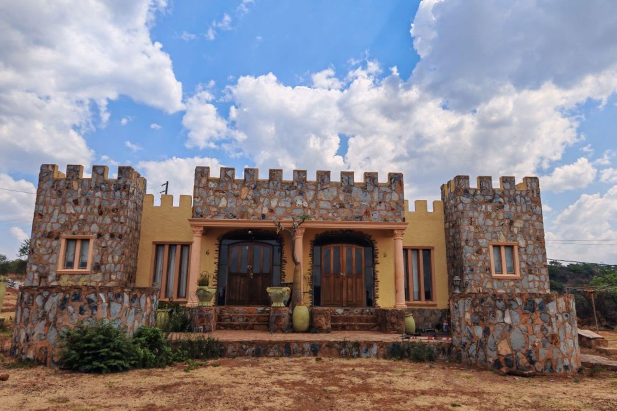 14 Bedroom Lodge With  Chapel For Sale - Photo 2