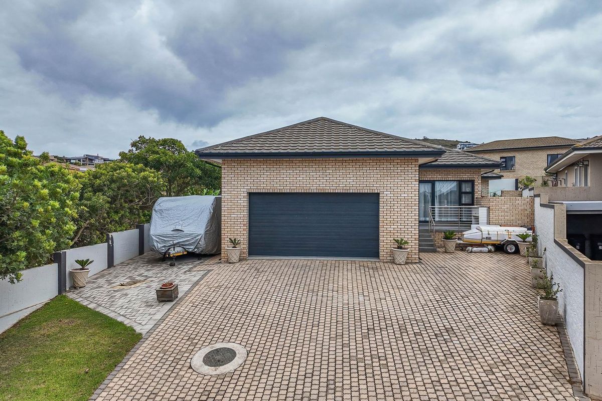 Charming, Low Maintenance Family Home in Monte Christo - Photo 2
