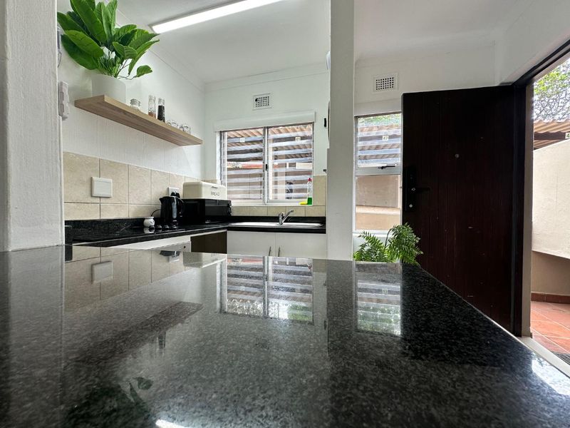 1-Bedroom Apartment Sold Fully Furnished - Photo 4