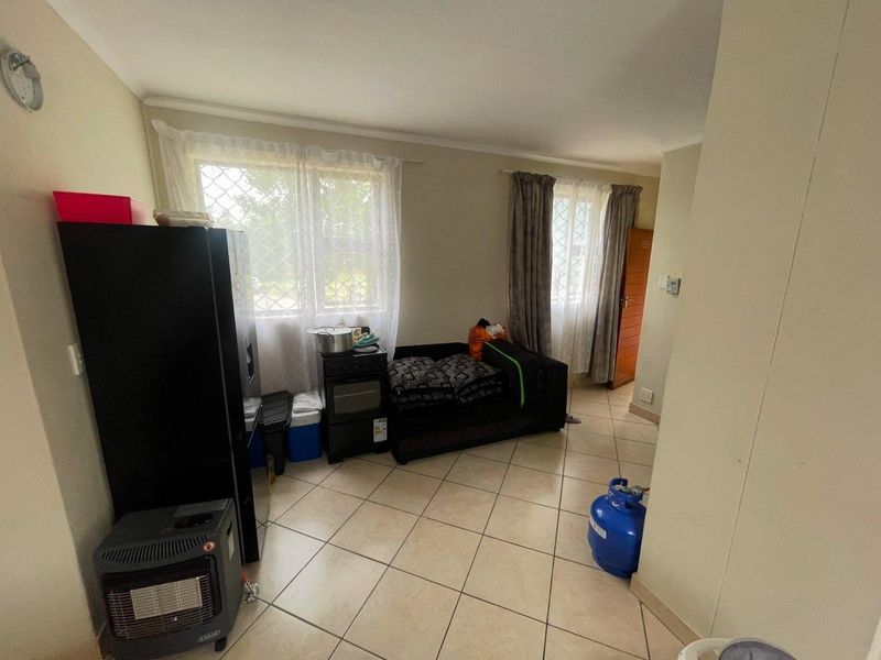 Two bedroom apartment for sale in Madadeni - Photo 4