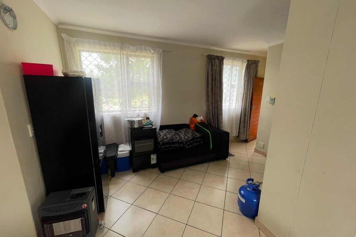 Two bedroom apartment for sale in Madadeni - Photo 4