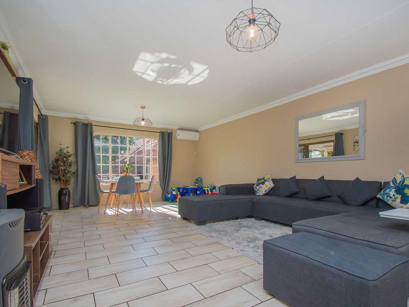 Modern Open Plan and Additional Work-From-Home. - Photo 3