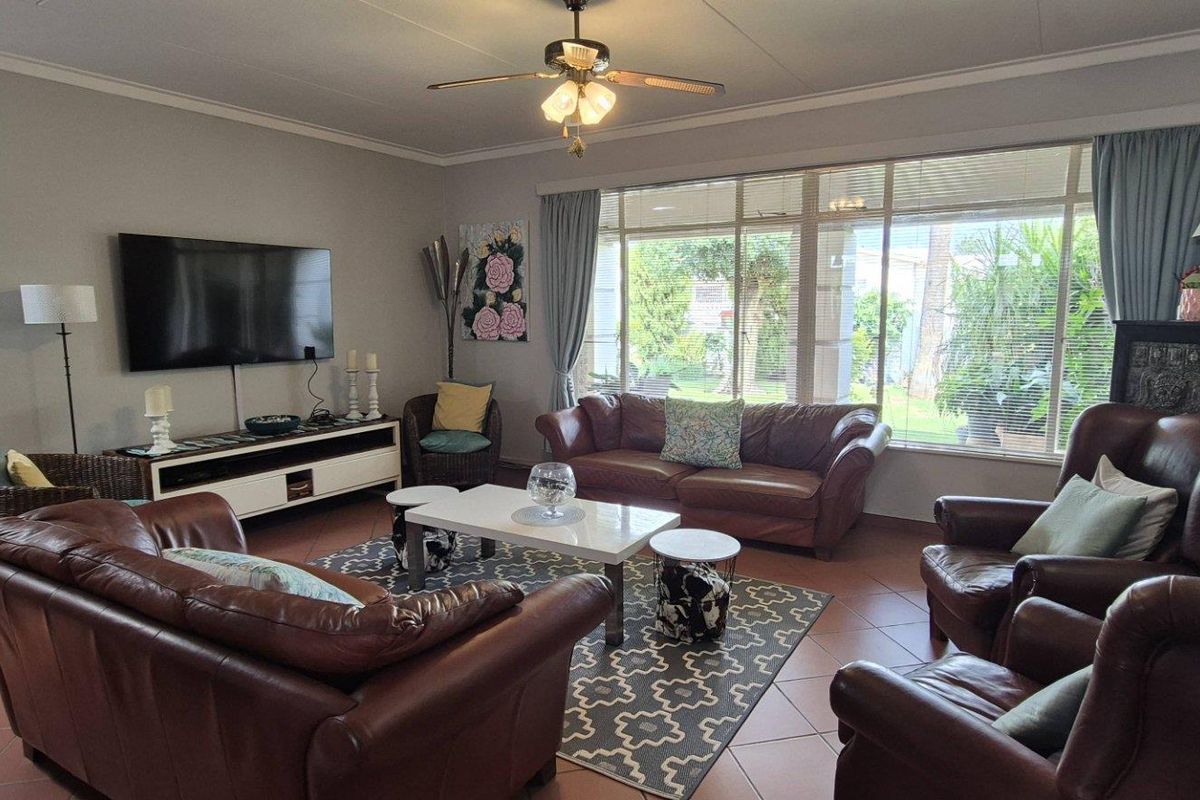 STUNNING FAMILY HOME FOR SALE IN ACADEMIA - Photo 3