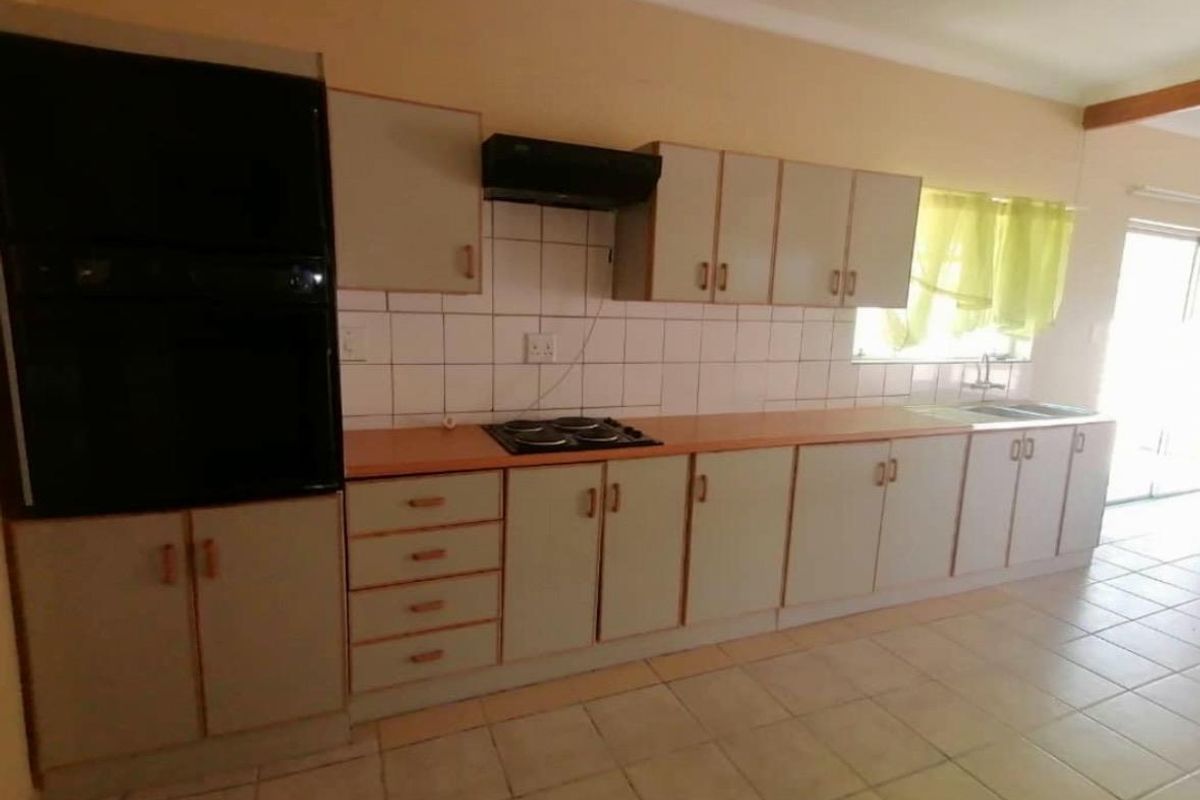 FOR SALE: 4 bedrooms house for sale in Gobabis, Extension 3, Selling price N$1,745 million cost excluded, Erf size 1573 m2 - Photo 3