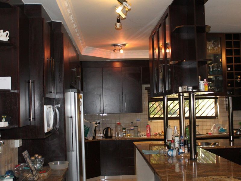 STUNNING MODERN DOUBLE-STOREY HOME FOR SALE IN CIMBEBASIA. - Photo 8