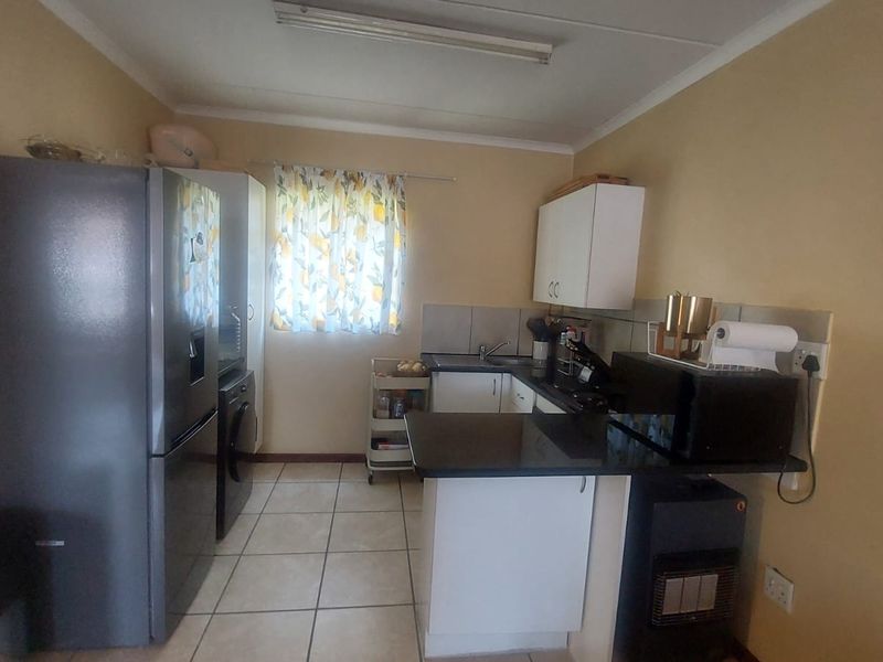 priced to rent - Photo 2