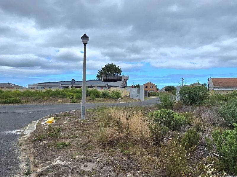 Level 924m2 Land in Peaceful Franskraal – Perfect Investment Opportunity. - Photo 8