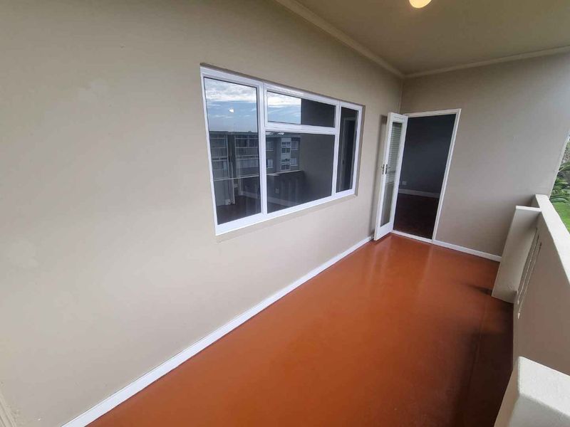Unfurnished 2-Bedroom Apartment To Rent in Claremont - Photo 10