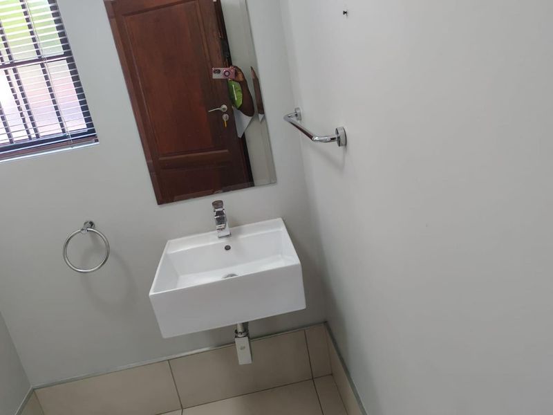 Stunning 5 Bedroom Residence in Exclusive Complex - Photo 10