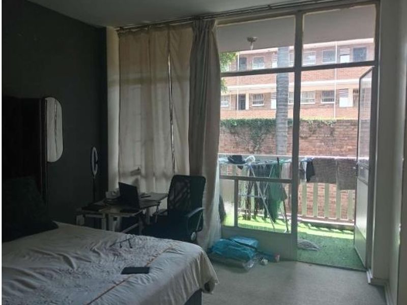 High-potential investment opportunity 1.5-Bedroom Apartment close to all amenities - Photo 10